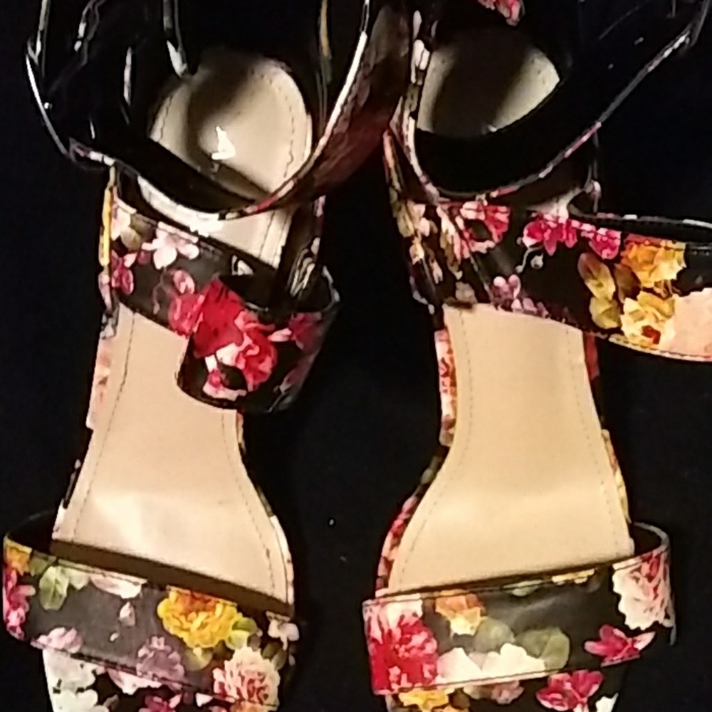 Floral strappy heels Size 9